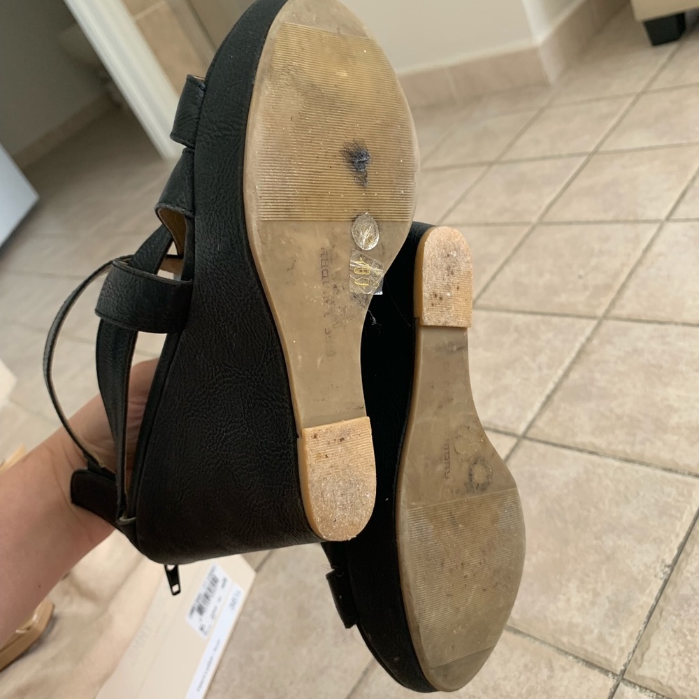 Black wedges - Picture 2 of 3